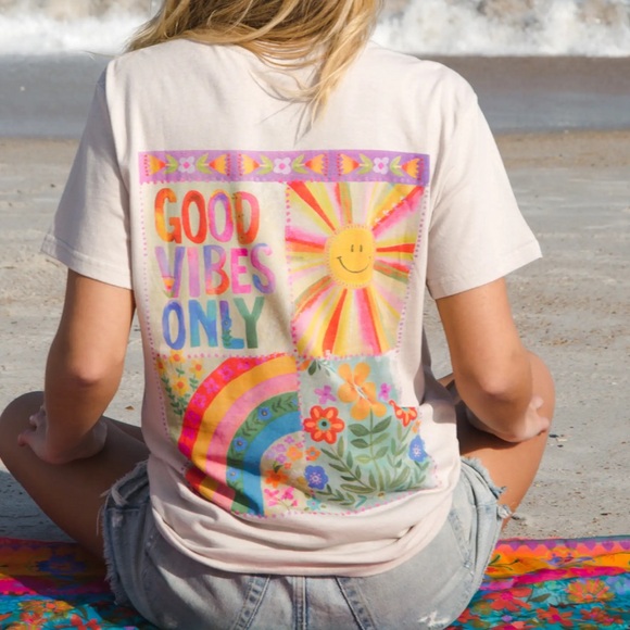 NEW Good vibes only boho graphic tshirt - Picture 1 of 12